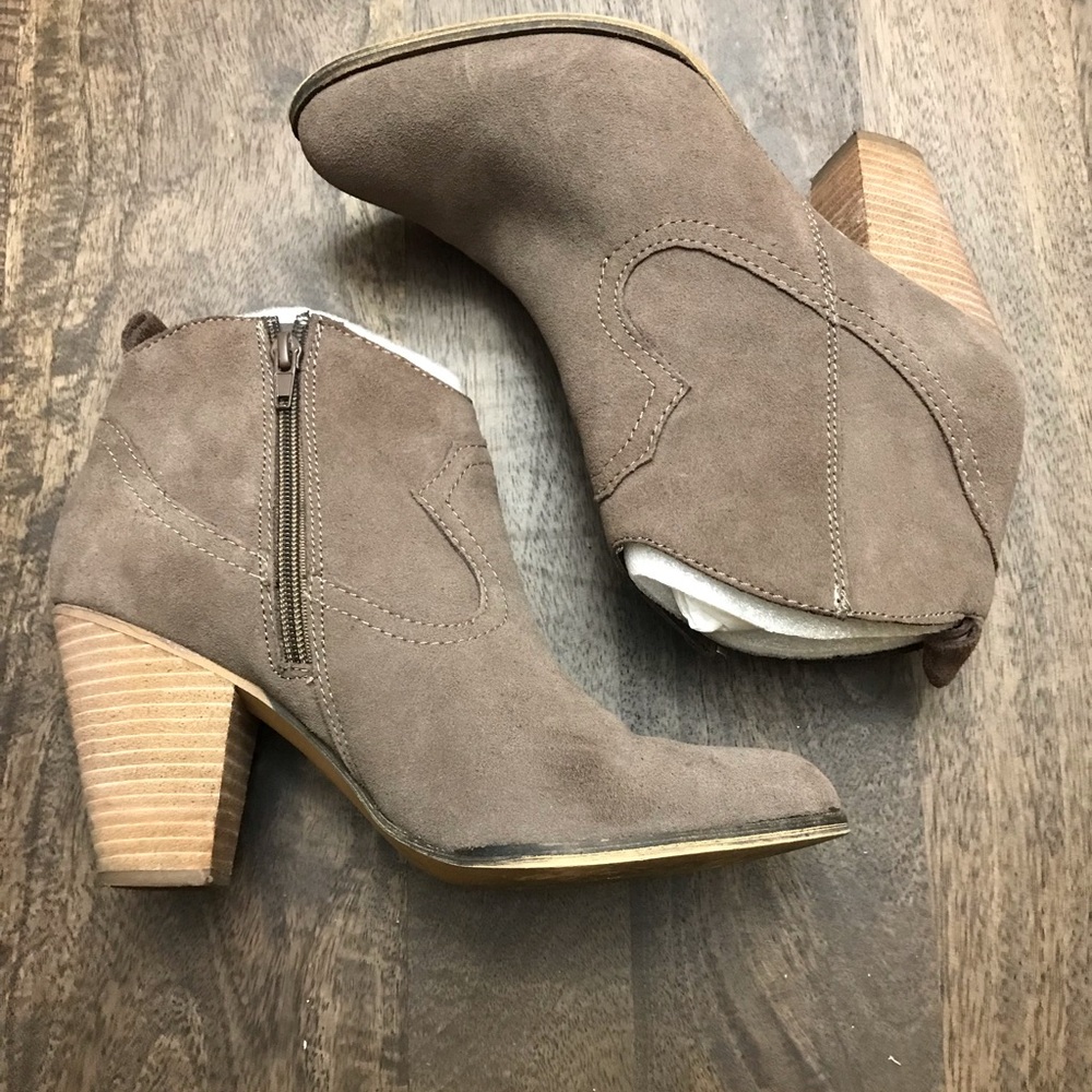 Steve Madden Taupe Plover booties size 8.5